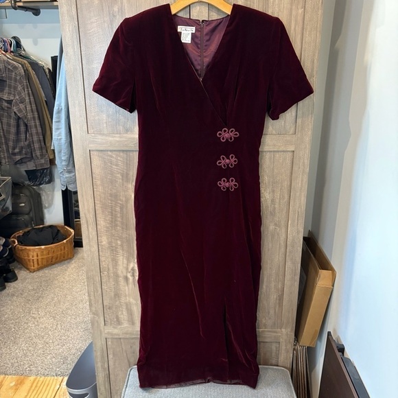 Vintage Talbots size 8 Velvet Burgundy Midi Dress V neck - Picture 1 of 6